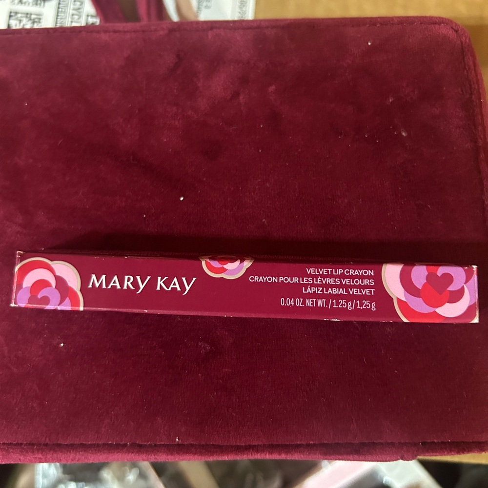 Mary Kay Velvet Lip Crayon - Rich Red